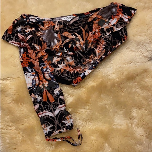 Crop top right sleeve with flowie top - Picture 3 of 3